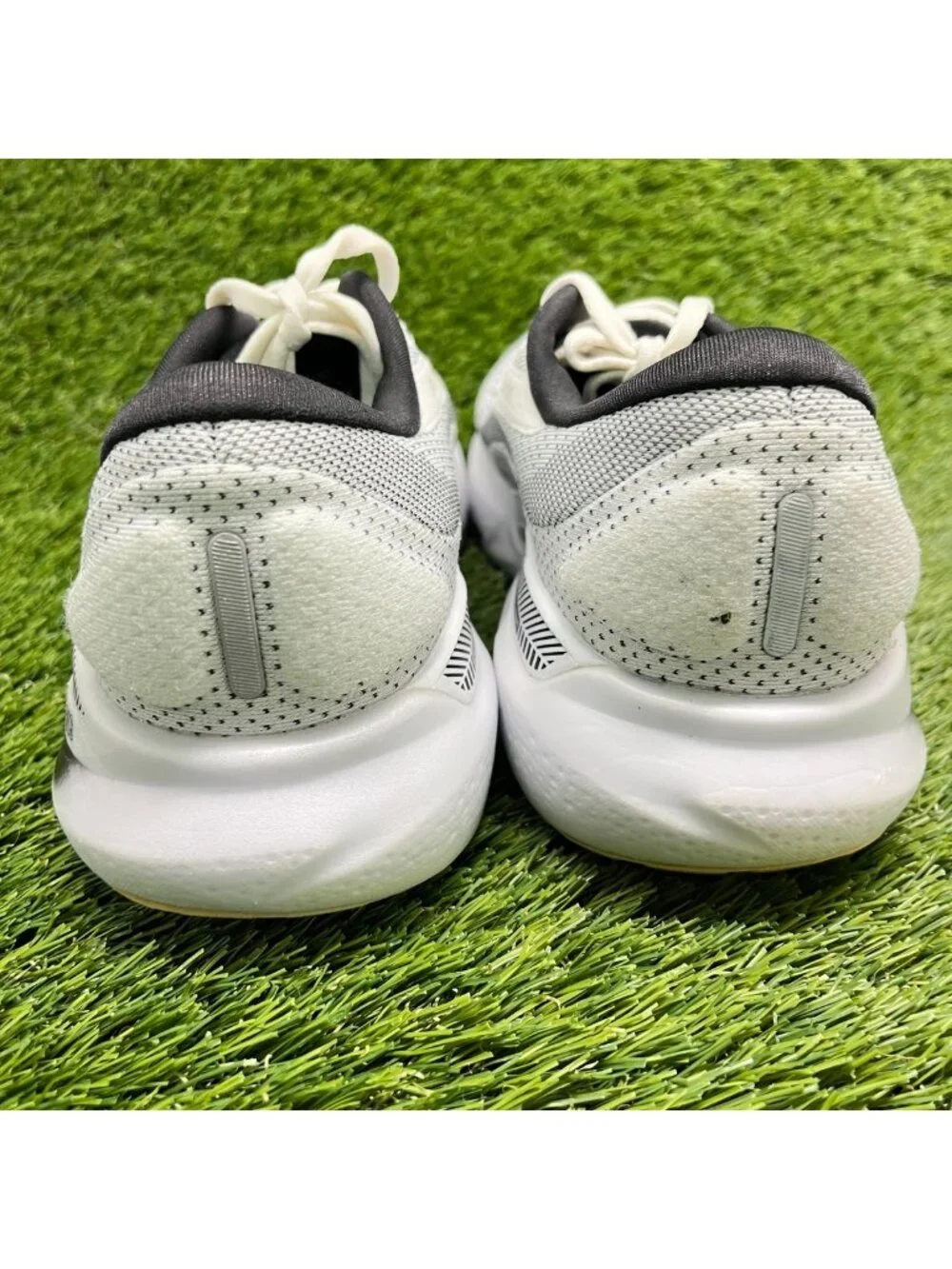Brooks Adrenaline GTS 24 Womens Size 9.5 White Athletic Running Shoes Sneakers